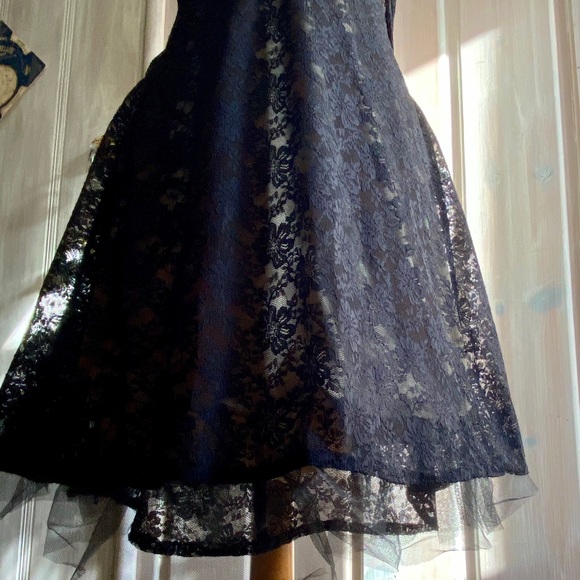 Party dress - Picture 2 of 3